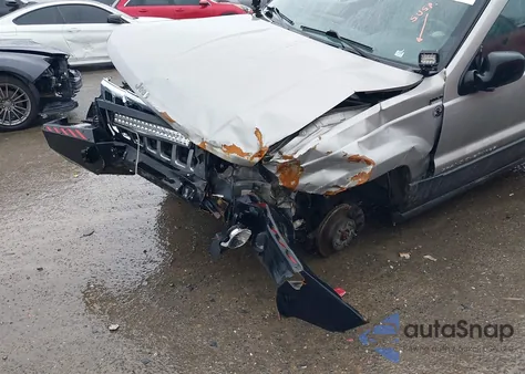 2000 Jeep Grand Cherokee Laredo from USA, damaged, VIN 1J4GW48S8YC349759